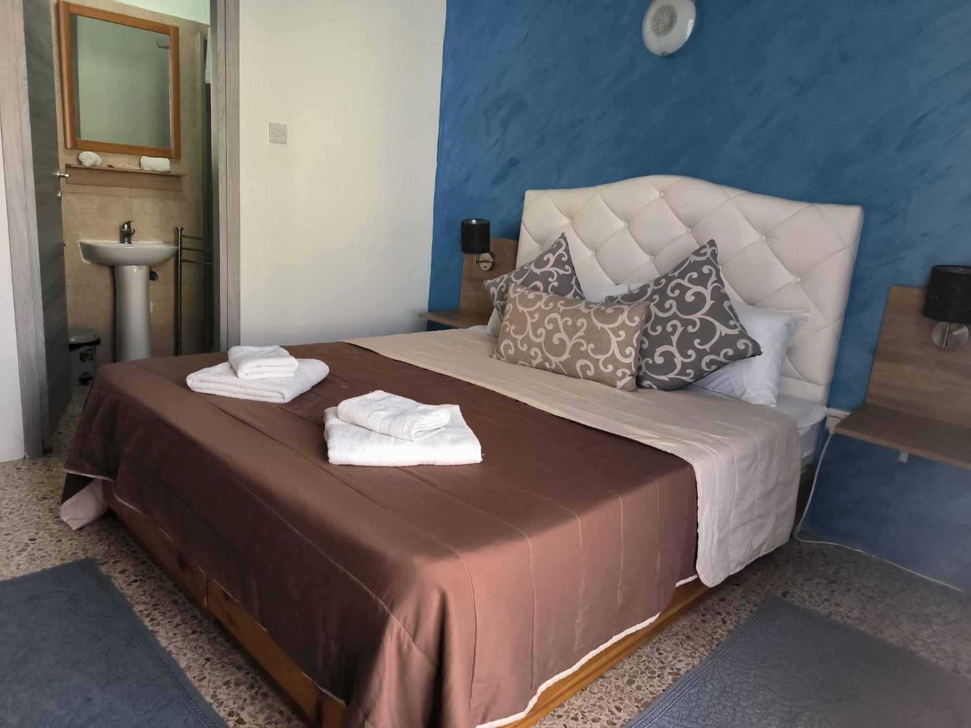 Tarona 3*