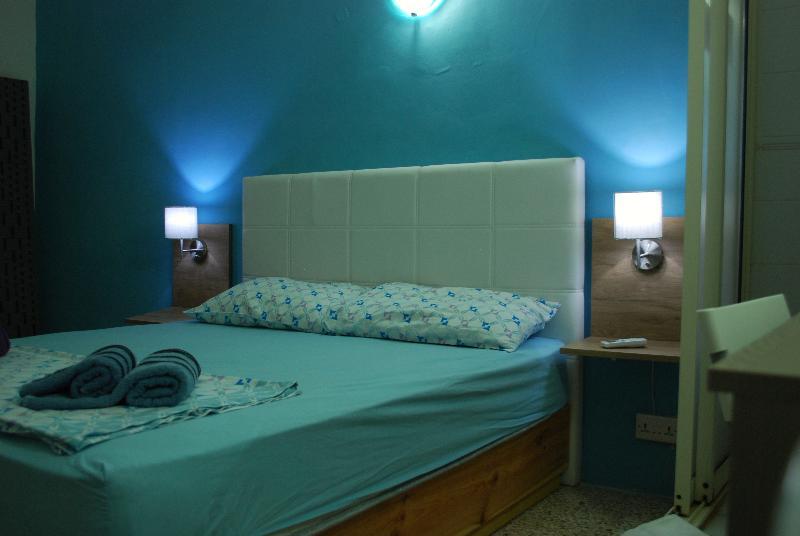 Tarona 3*